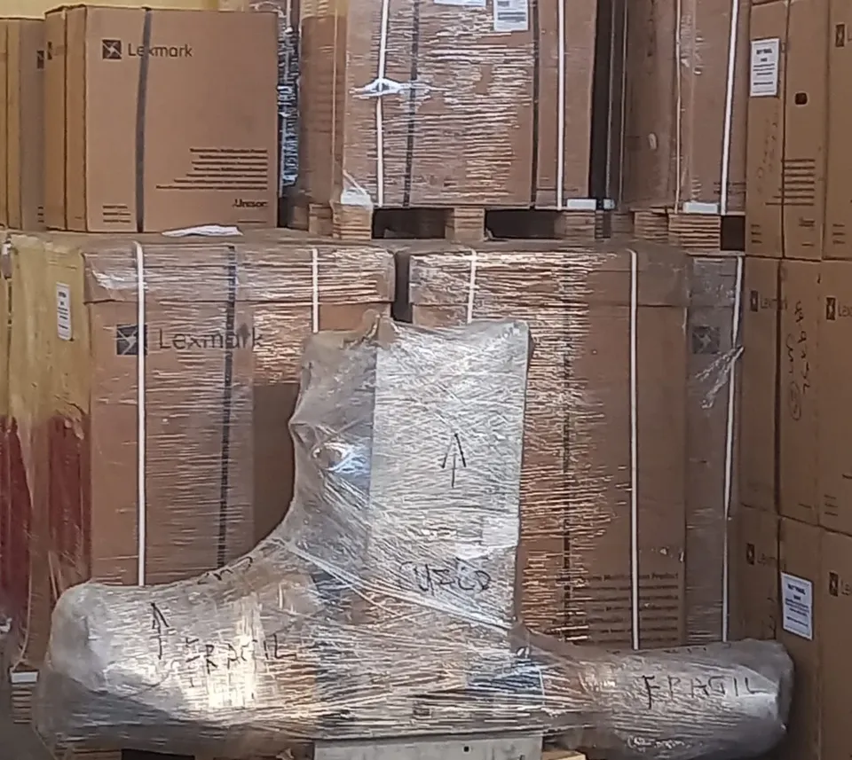 Mercadería en pallets embalada con film para su traslado